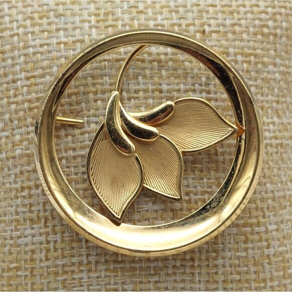 Mid Century Gold 1/20 -12k GF Curtis Curtman Round Floral Brooch Pin Lightweight - Picture 2 of 9